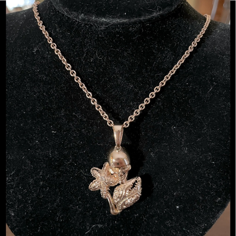 Beautiful Alexander McQueen Skull & Starfish Necklace.